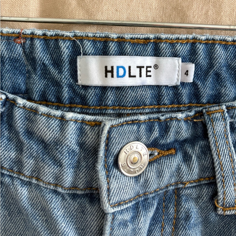 High-Rise Straight Jeans in Light Blue - Picture 6 of 6